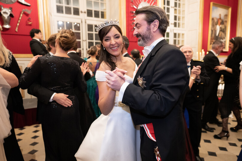 Joachim et Yasmine Murat le jour de leur mariage, le 22 octobre 2022 aux Invalides, à Paris.
